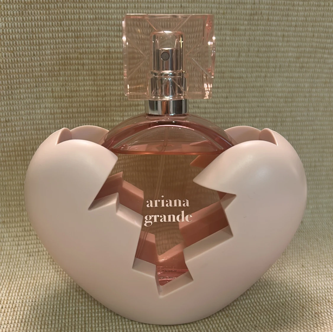 ariana grande parfym 