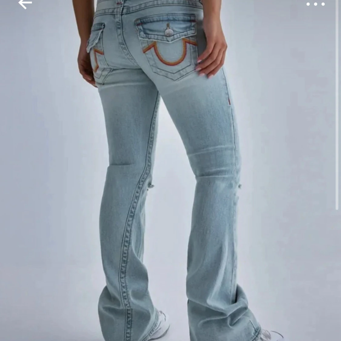 Ljusblå true religion jeans med slitningar