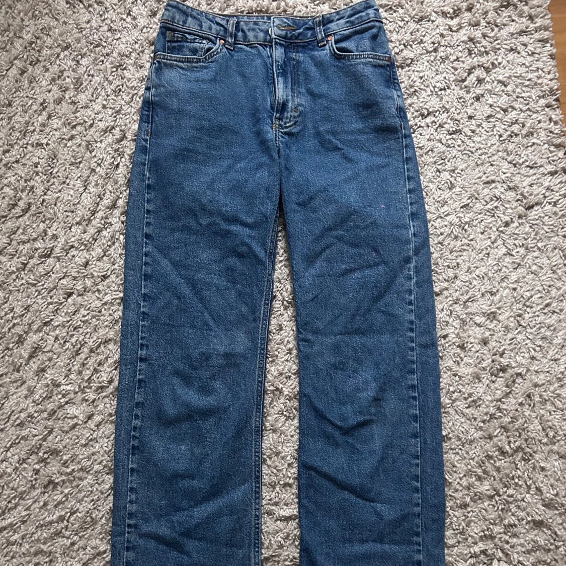 Blå wide jeans från Never Denim