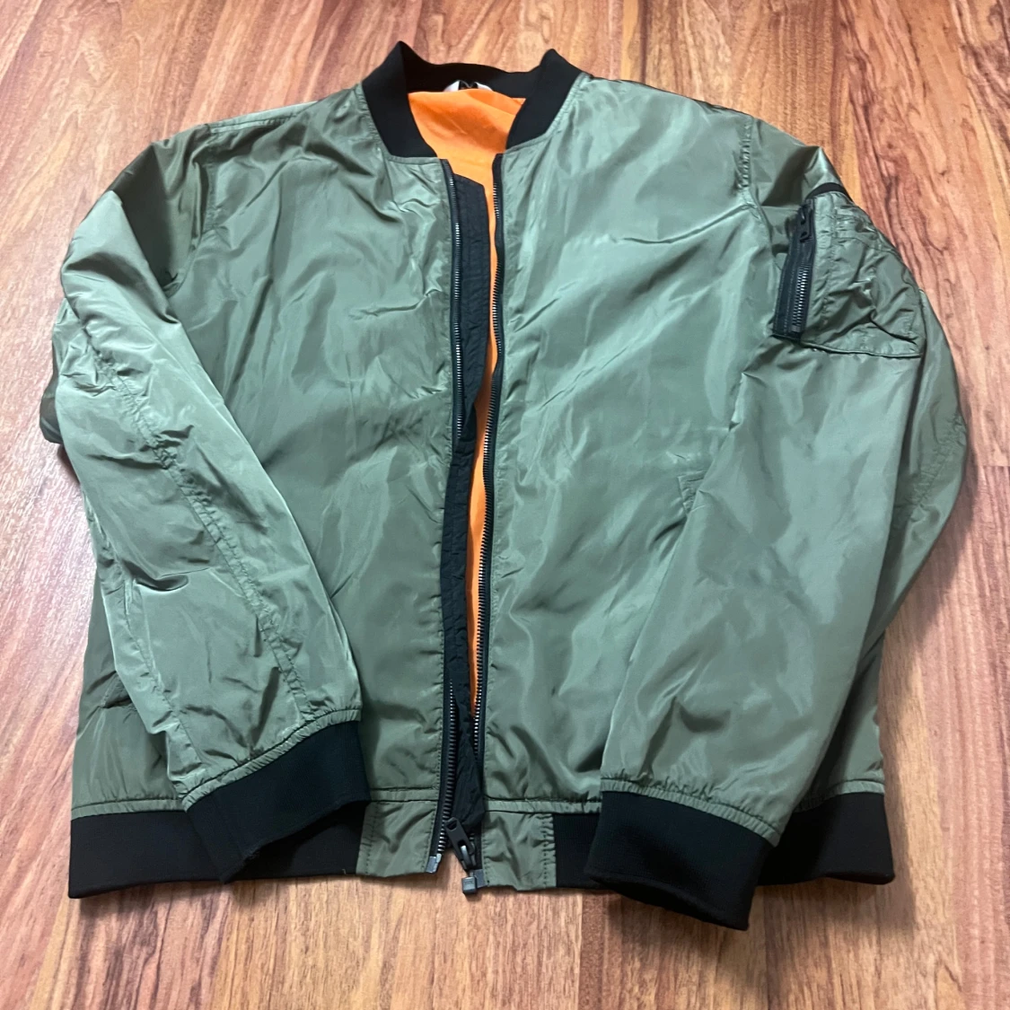 Olivgrön bomberjacka Jack & Jones M - 3