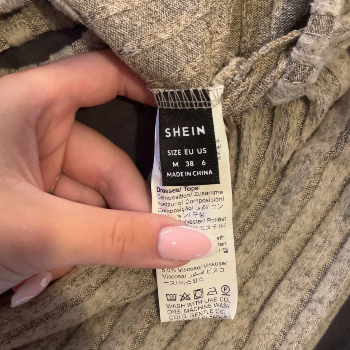 Beige ribbad klänning från SHEIN - 1