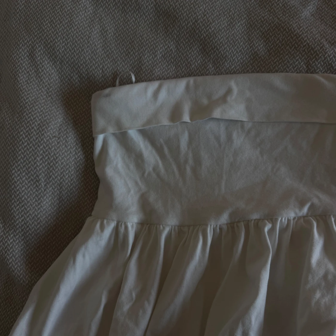 Vit volangig tubtopp  - 2