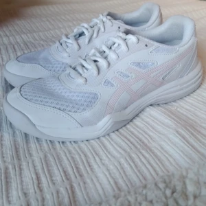 Asics upcourt 5  - New Asics upcourt 5 shoes. Ovh 64,95€. Size 38