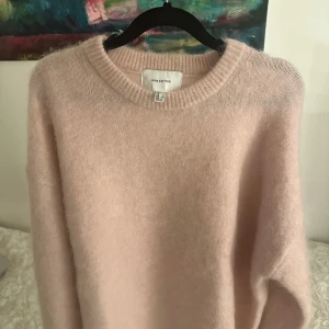Rosa mohair stickad tröja  - Säljer denna jättesnygga populära stickade mohair tröja från HM. Nyskick! Storlek S. Perfekt nu till höst/vinter!💓🍂