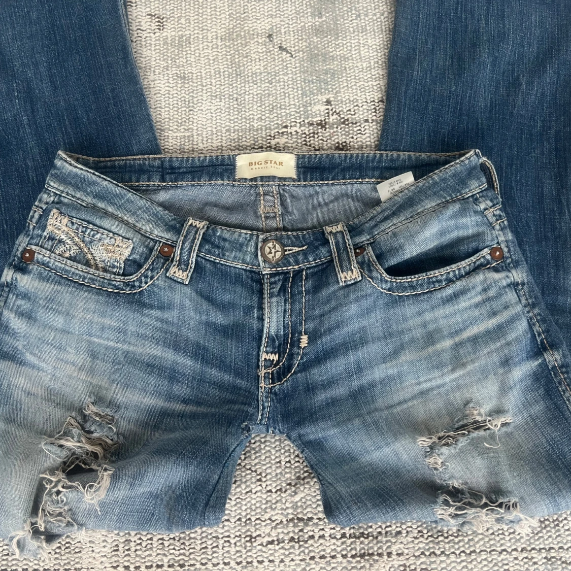 Vintage ultra low waist jeans med hål