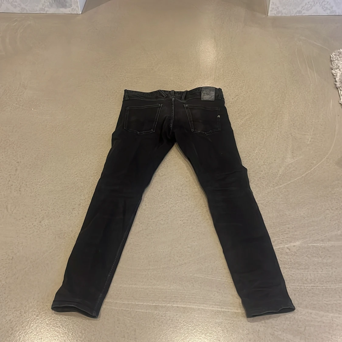 Svarta Replay Anbass jeans, stl 32/32 - 3