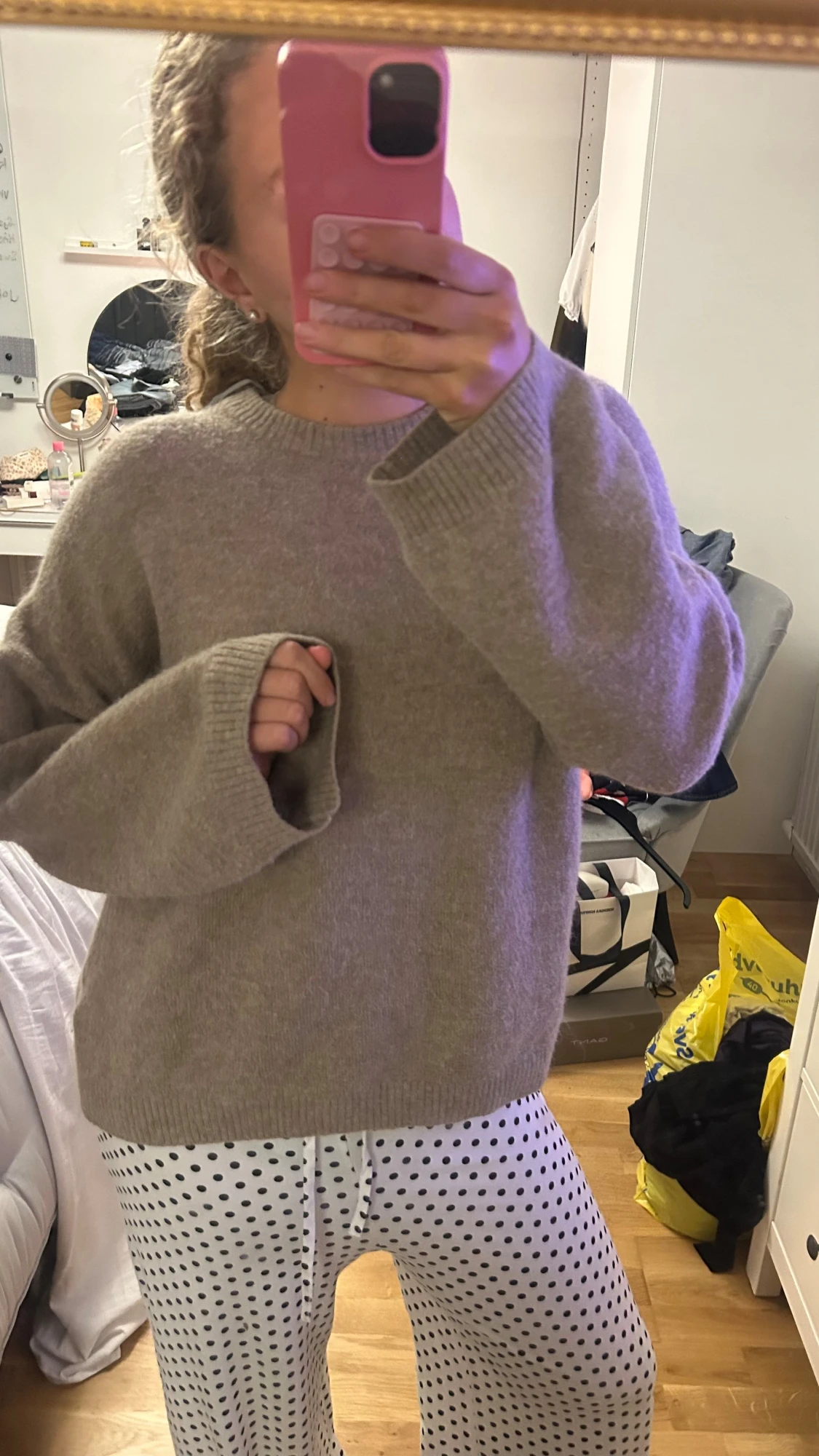 Beige stickad tröja från Arket - 2