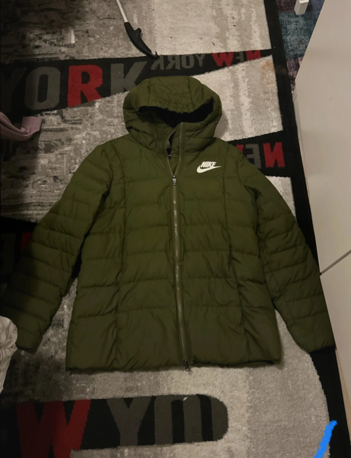 Olivgrön pufferjacka från Nike - 2