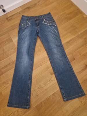 Jeans - Jeans ifrån disset skulle säga storlek S💗