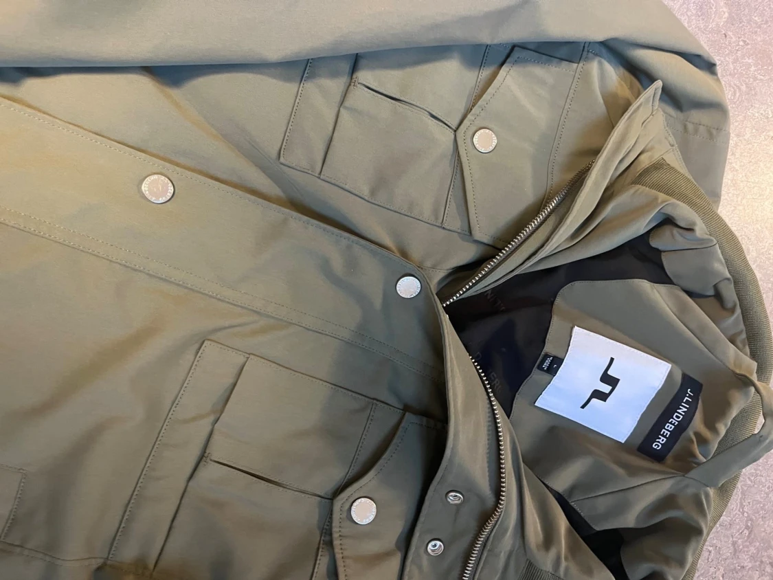 Olivgrön field jacket av J.Lindeberg - 2
