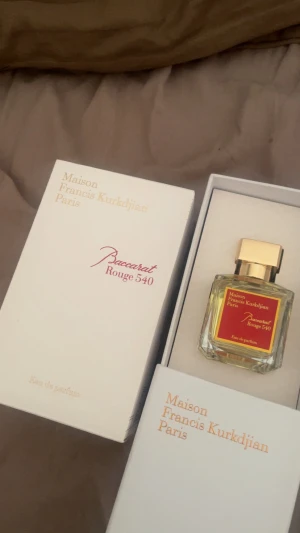 Maison Francis baccarat Rouge 540 - Exklusiv parfym från Maison Francis Kurkdjian Paris. Baccarat Rouge 540 Eau de Parfum levereras i originalförpackning – perfekt för dig som vill sticka ut med en ikonisk doft.