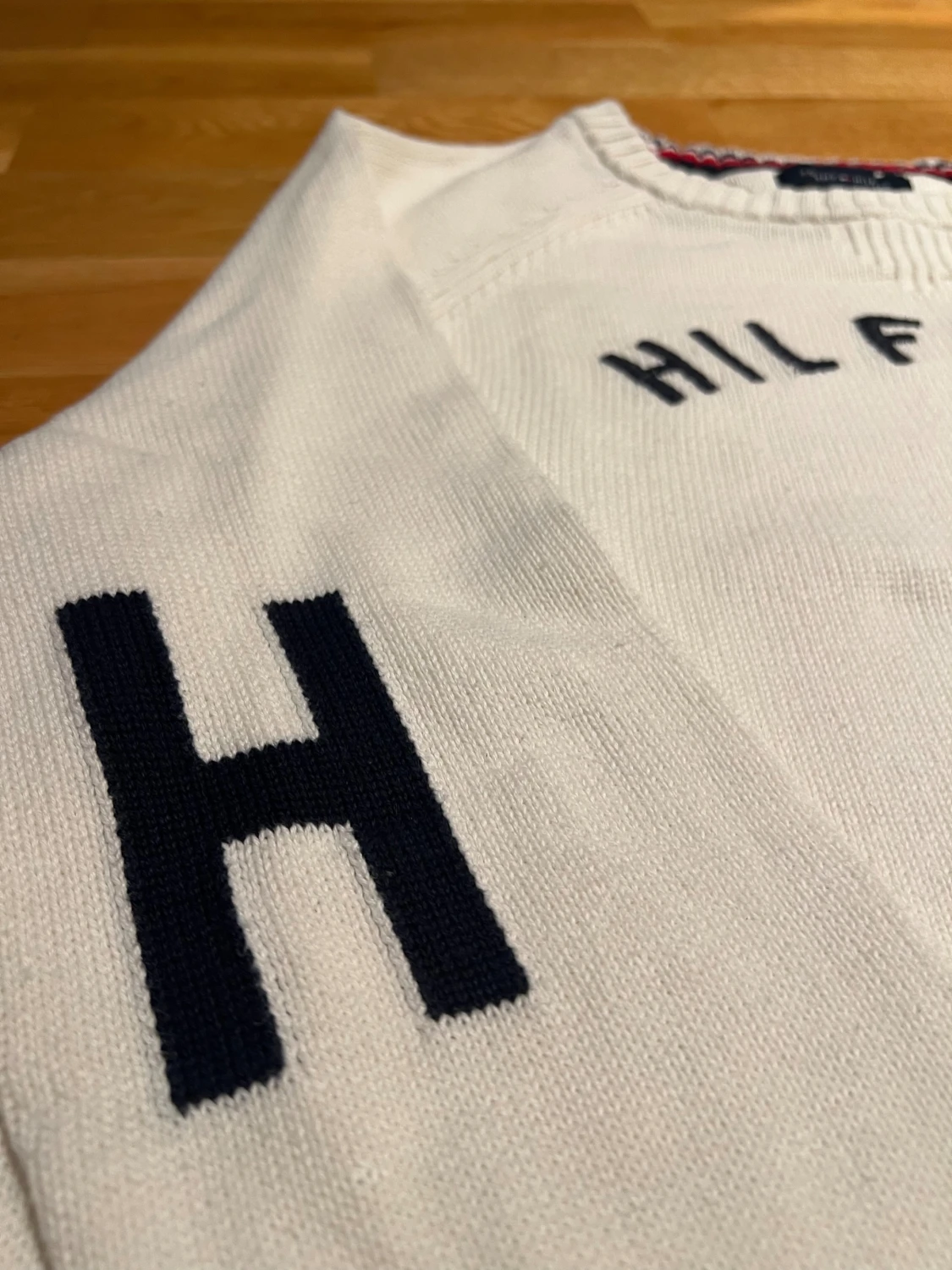 Stickad Tommy Hilfiger tröja  - 2