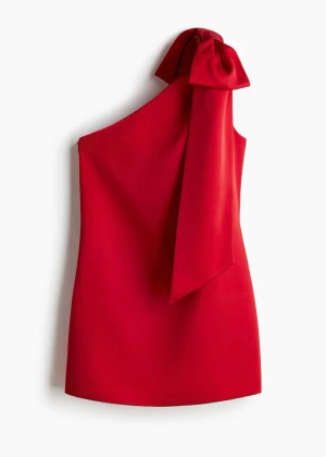 Röd one shoulder klänning med rosett - Säljer en röd kortklänning i satin med one shoulder-design och stor rosett på axeln. Klänningen har en tight passform och är ärmlös, perfekt för dig som vill sticka ut. Snygg och trendig, slutsåld på hm! 😍säljer då den var för stor för mig! Nypris 399.