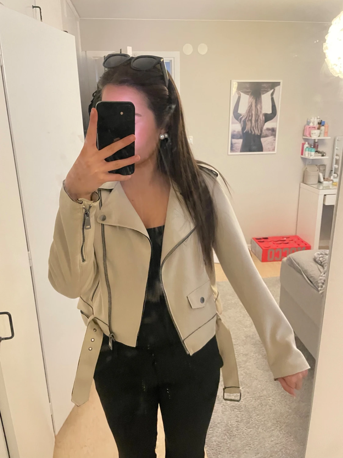 Beige skinnjacka med bälte - 2