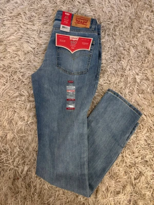 Levis jeans  - Riktigt bra stiliga. Passar till mycket! Ett riktigt bra plagg i ha i garderoben för många olika evenemang