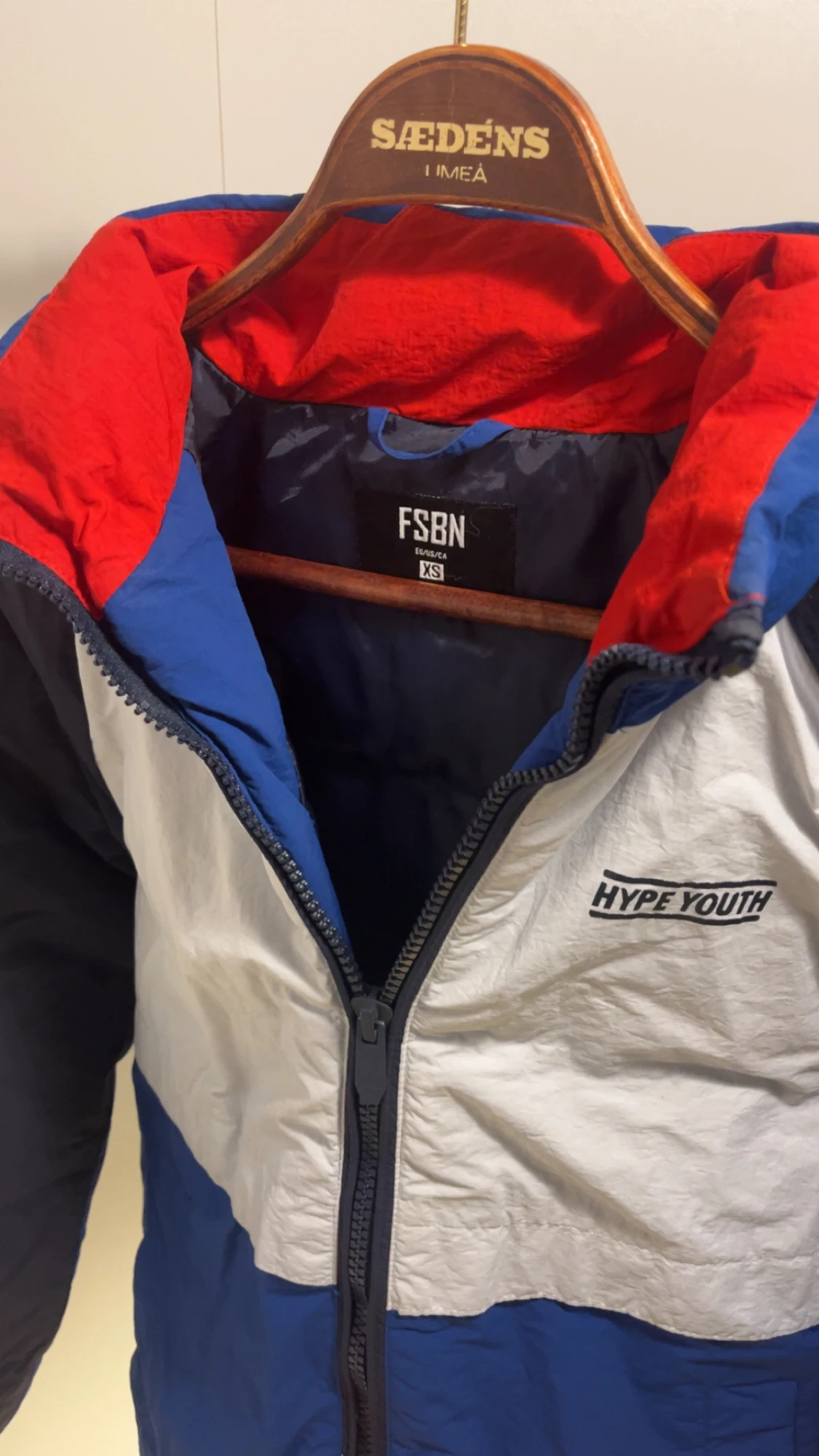 Färgglad pufferjacka från FSBN XS - 2