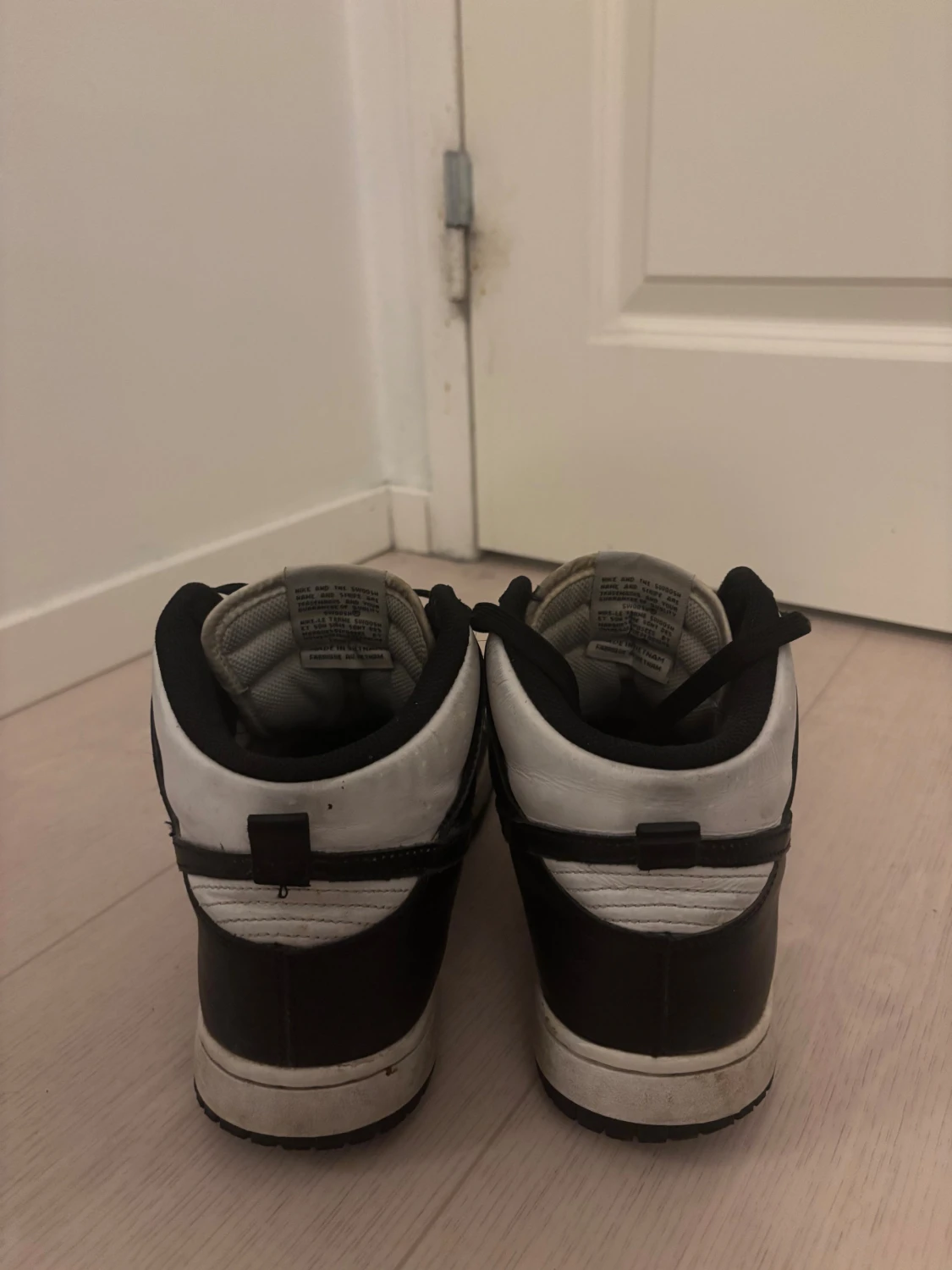 Nike Dunk High svart/vit sneakers - 2