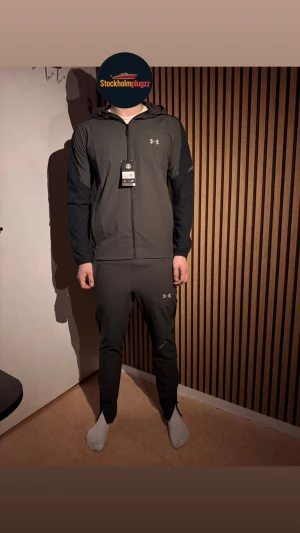 Under armour dress  - Säljer en dress från under armour i storlek M ,aldrig använd prislapparna är kvar. Skriv vid minsta fundering✅