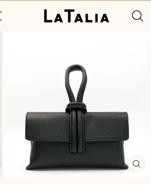 Svart latalia väska - Säljer min helt nya svarta latalia väska i läder💕andvänd 1 gång