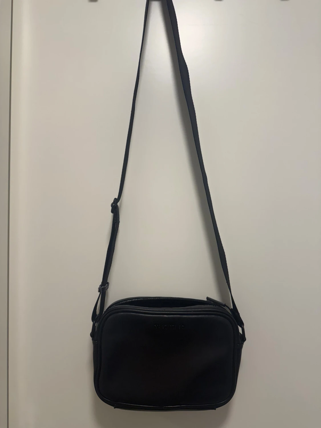 Svart axelväska från Valentino