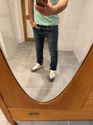 Replay jeans  - Ett par snygga byxor från Replay i storlek W32 L32 i modellen Anbbas 