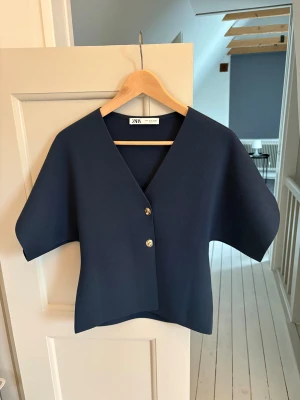Zara väst tröja - Väst tröja från Zara i nyskick, strl S