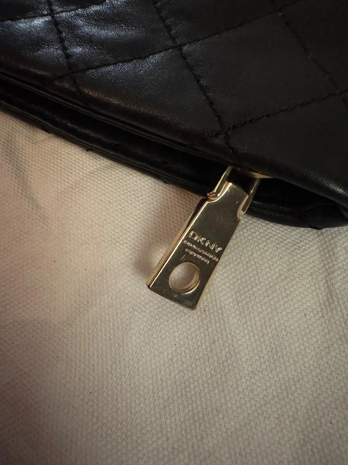 Svart quiltad kuvertväska från DKNY - 5