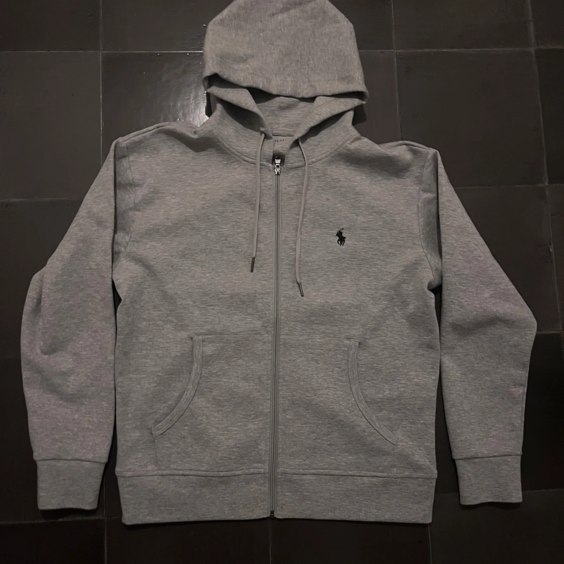 Grå hoodie från Polo Ralph Lauren - 1