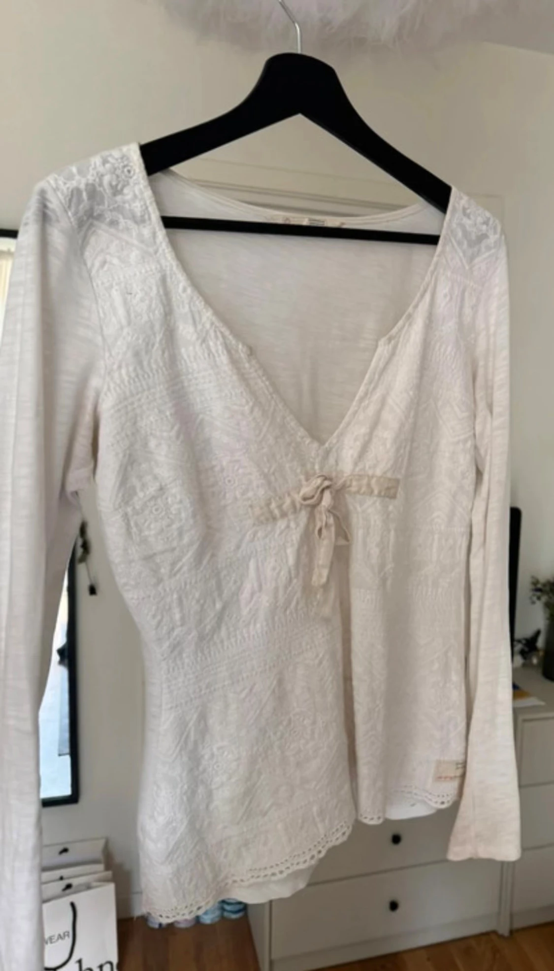 Vit Odd Molly blus med spets och knyt