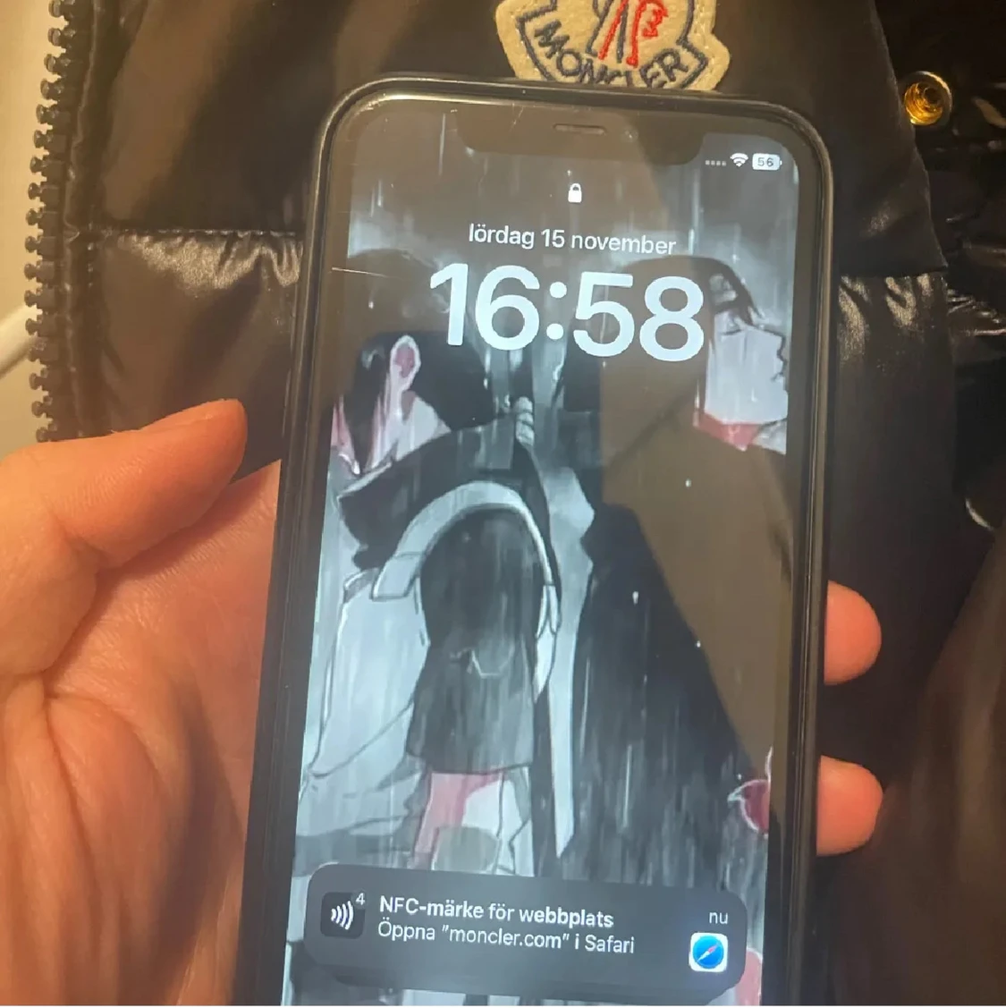 Svart dunväst från Moncler med huva - 4