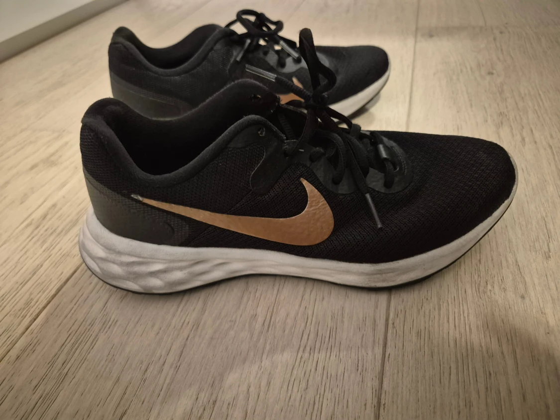 Svarta Nike sneakers - 1