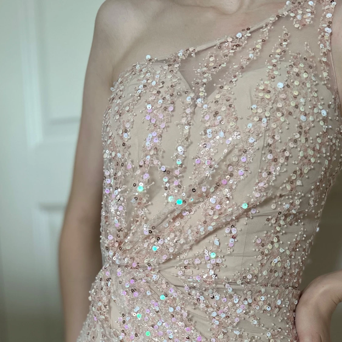 Champagnefärgad paljettklänning Jadore - 2