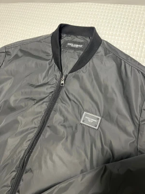 Dolce & Gabbana Bomberjacka - Mycket bra skick. Passar som Medium. Skriv vid frågor. 