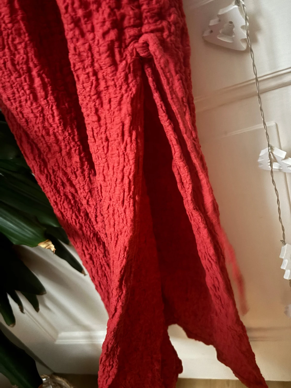 Röd strukturerad maxiklänning NA-KD - 2