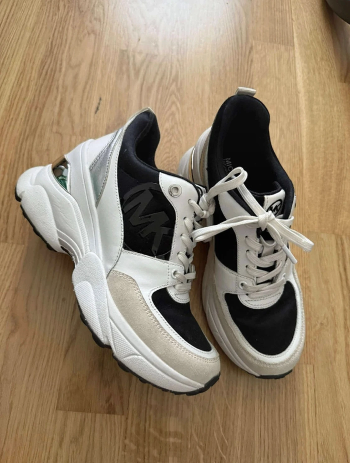 Chunky sneakers från Michael Kors - 1