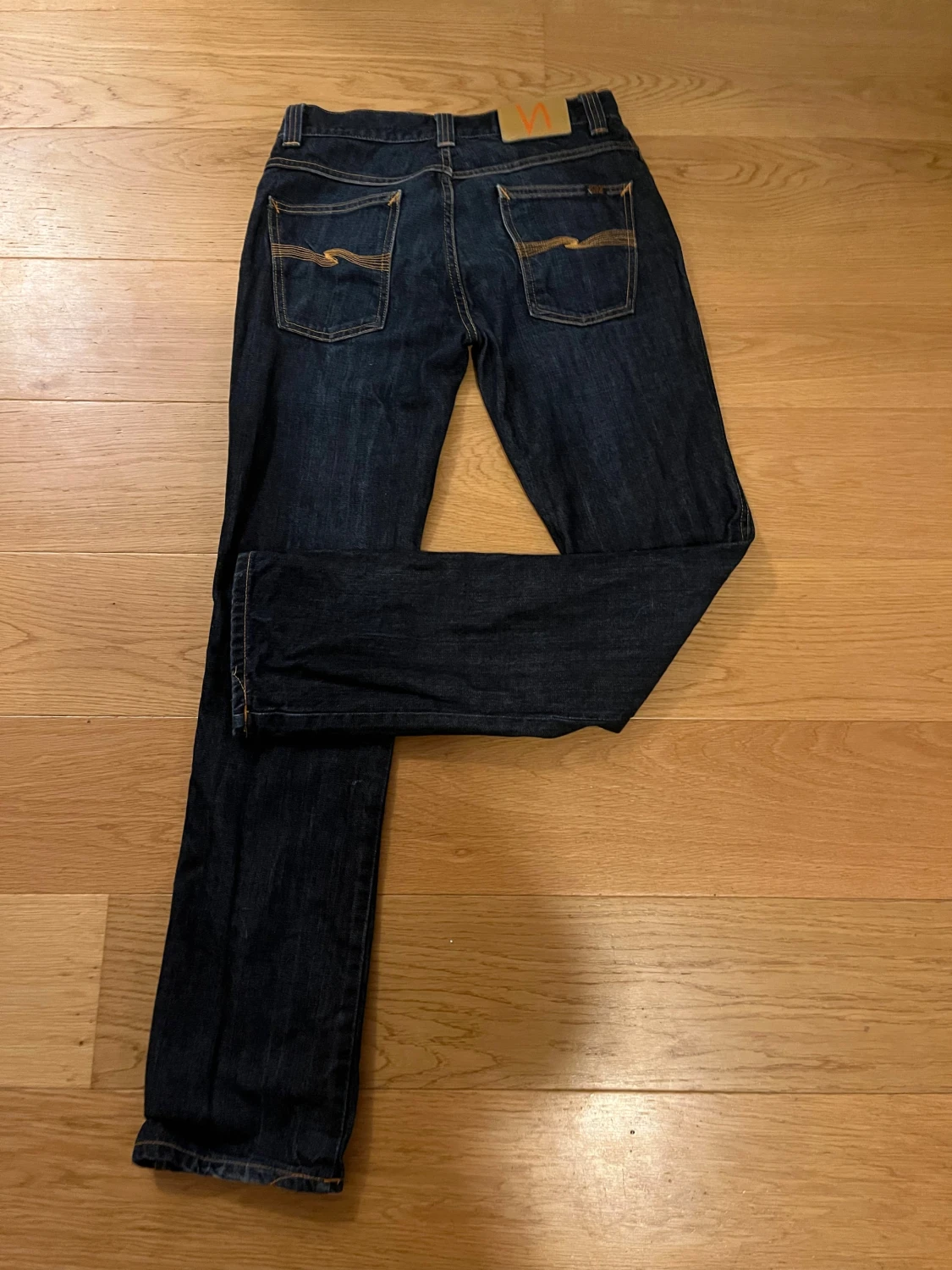 Mörkblå Nudie Jeans 