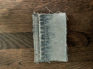 Korthållare tillverkad av återvunna jeans  - Vi på ReCase UF tillverkar korthållare tillverkade av gamla jeans. Vi ser så klart till så att kvaliteten på jeansen är bra och tåliga. Hör av er om ni har frågor💙💙Obs! Priset är ej prutningsbart och ni står själva för frakt!