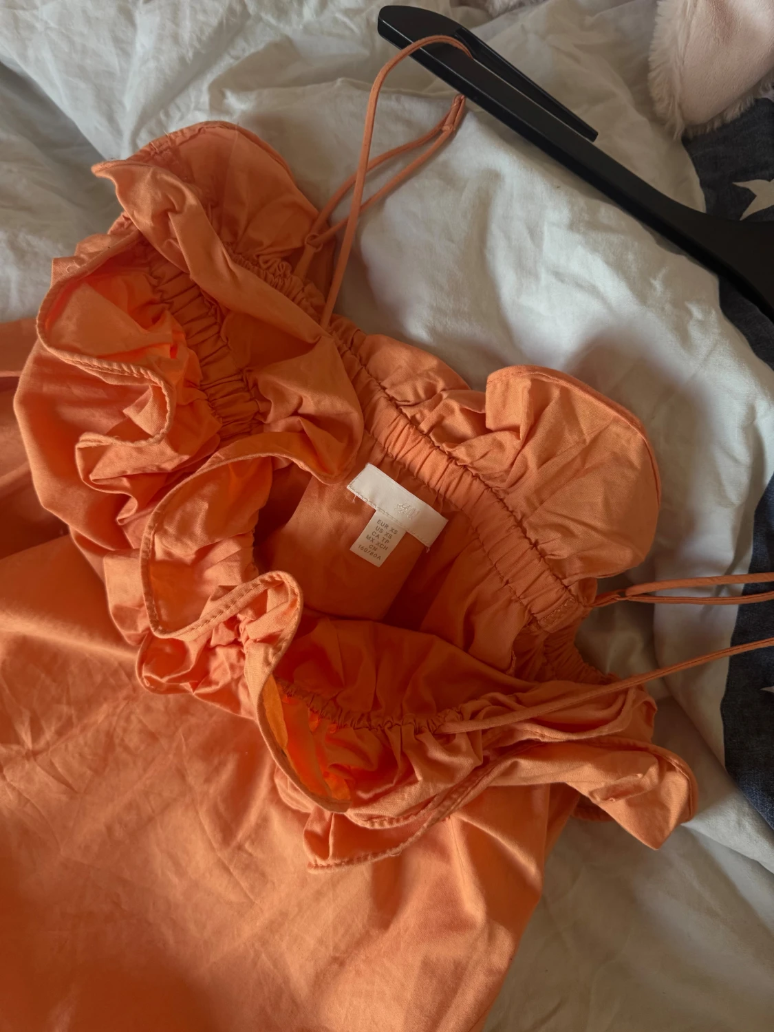 Ljusorange maxiklänning med volang - 1