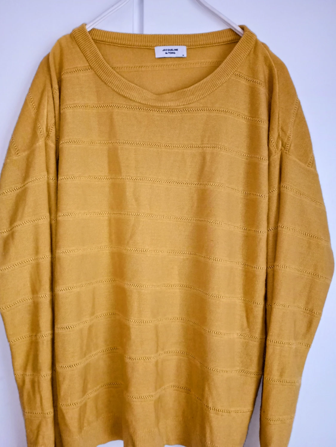 Gul stickad tröja Jacqueline de Yong