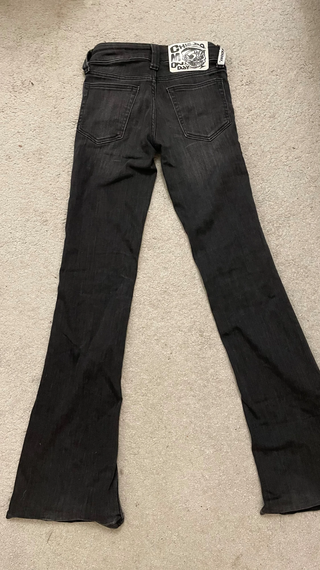 Svarta cheap monday jeans från weekday - 2