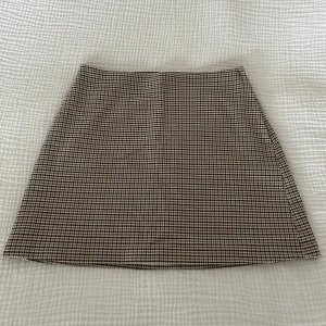 Minikjol - Rutig minikjol från H&M.💞💞