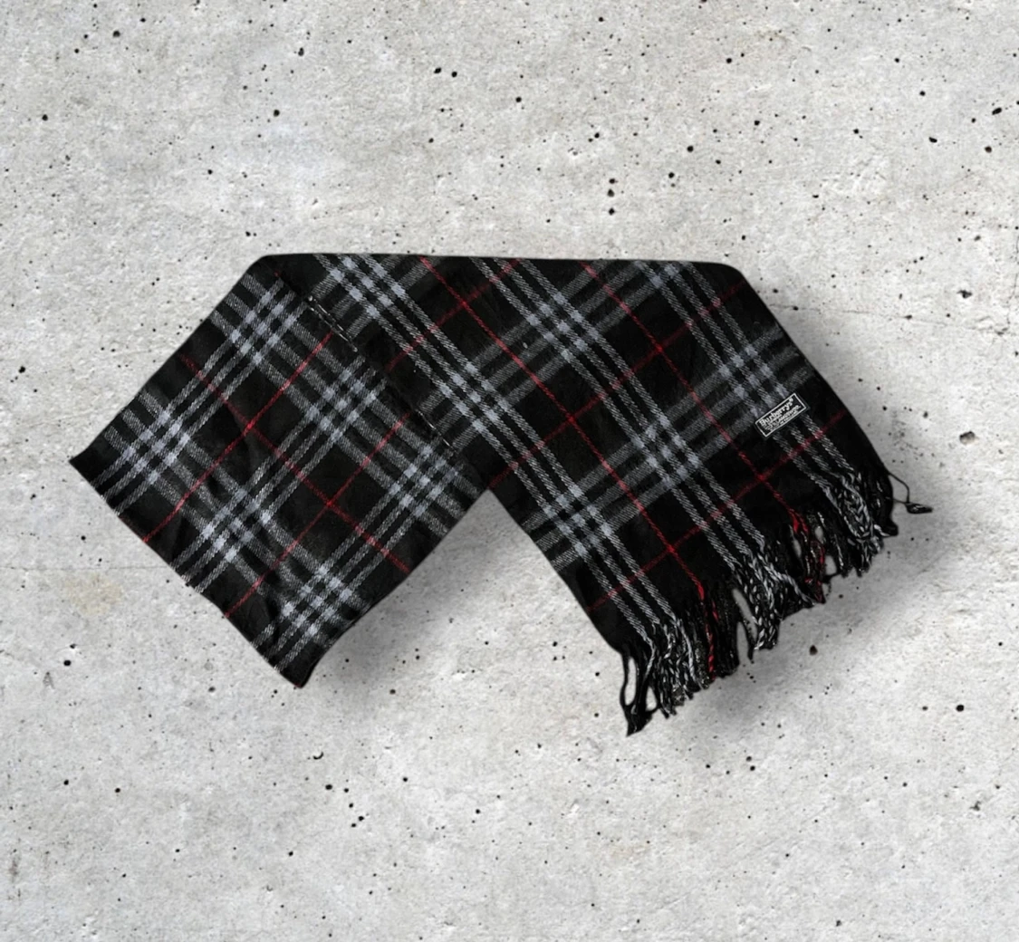 Svart Burberry scarf