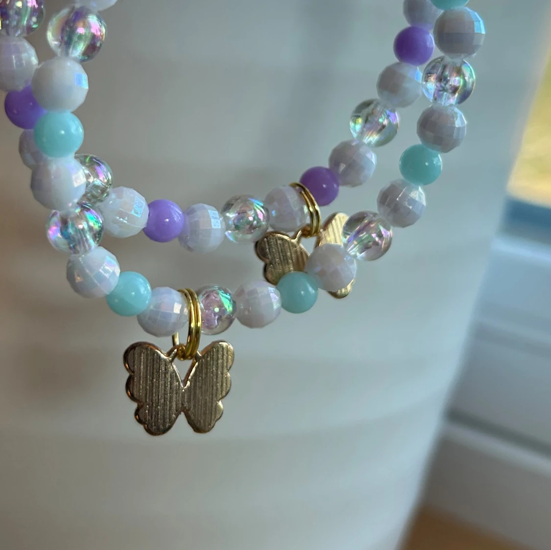 Armband med fjärilsberlock  - 1