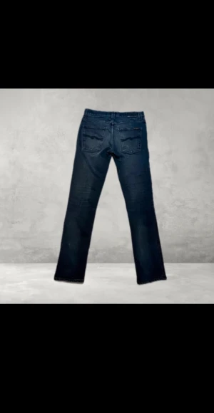 Nudie jeans Grim Tim - Säljer nu dessa feta Nudie jeans som är grå svarta. Dom är i väldigt bra skick och om du har några frågor är det bara skriva.