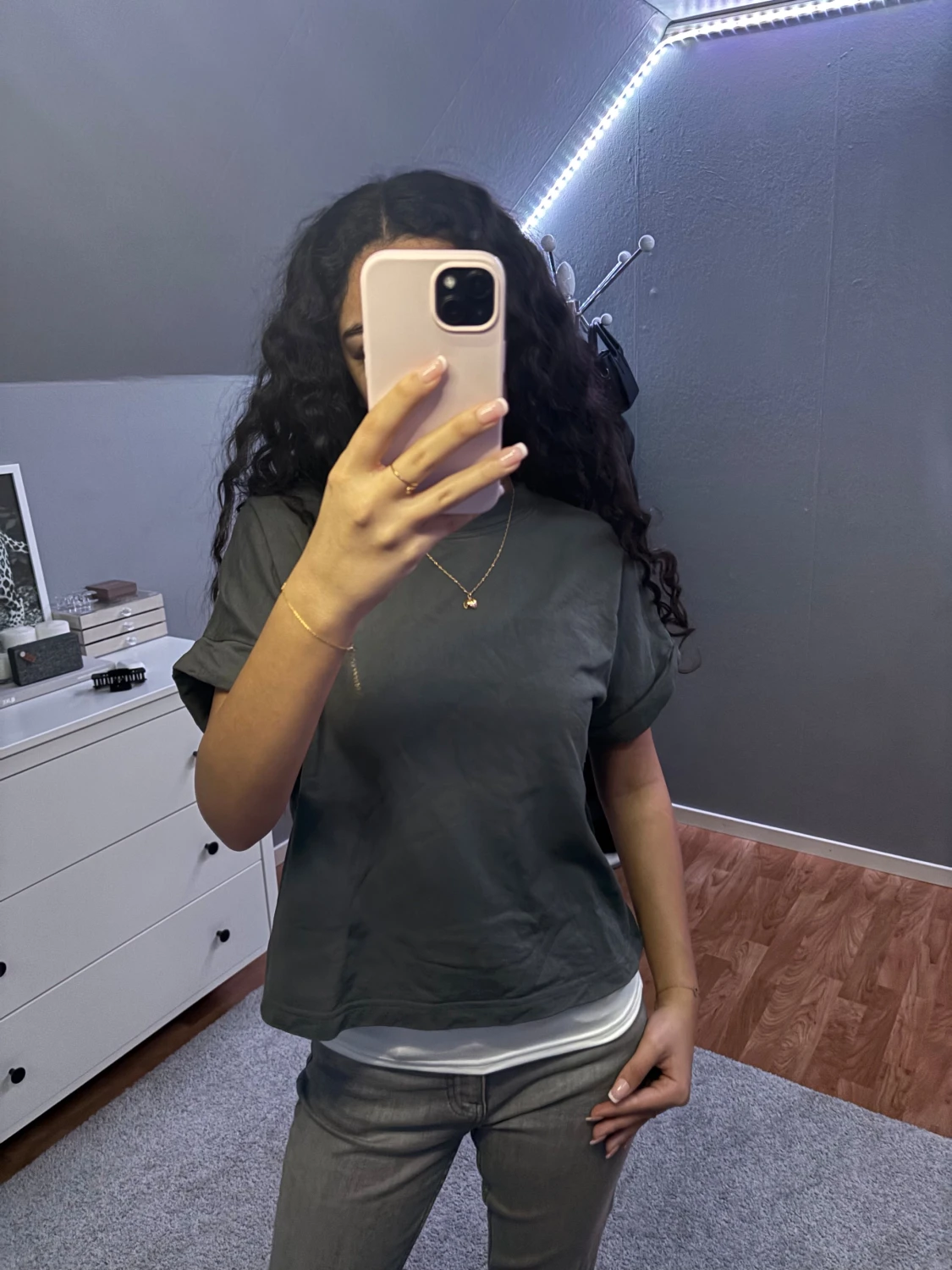 Mörkgrå t-shirt från Zara