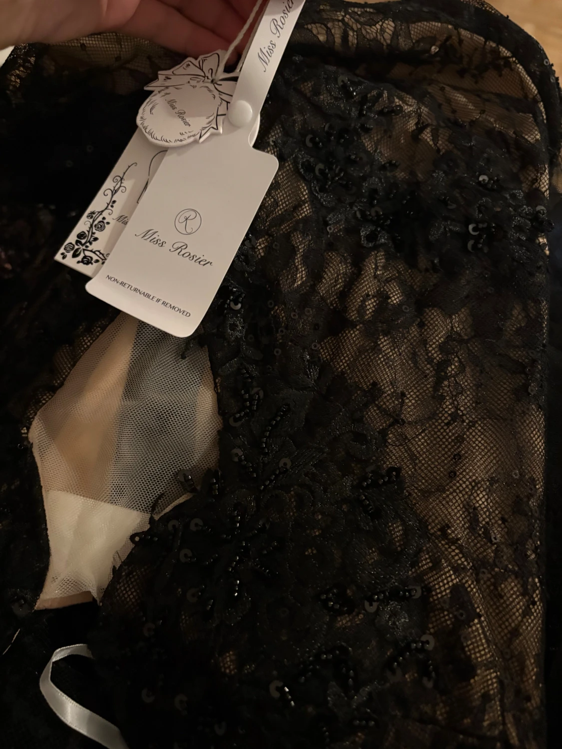 Svart spetsklänning med slits - 6