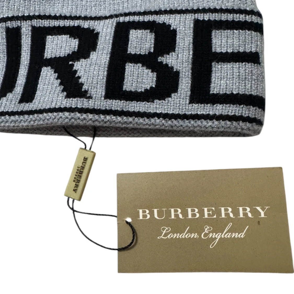 Grå stickad Burberry mössa - 3