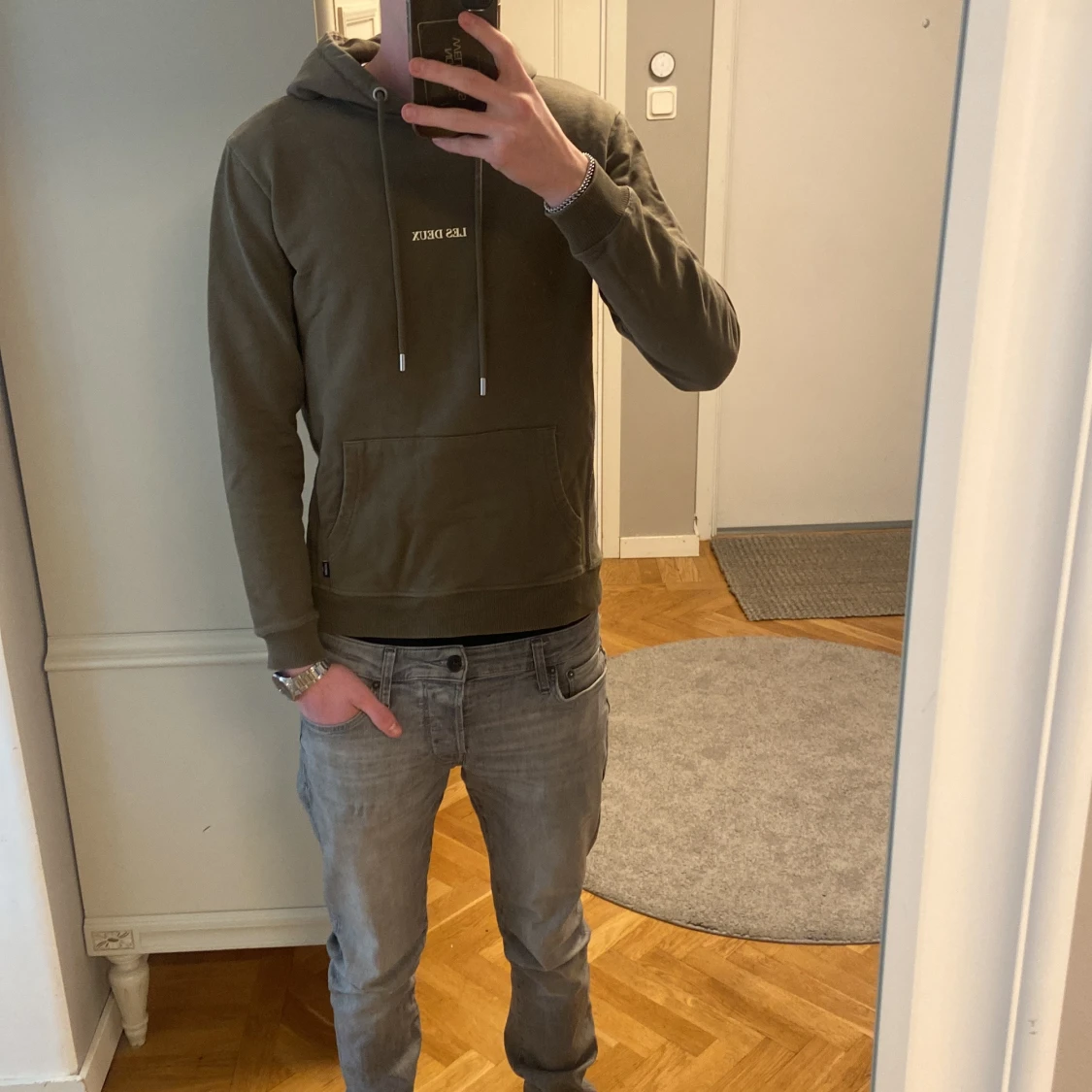 grön hoodie från Les Deux - 1