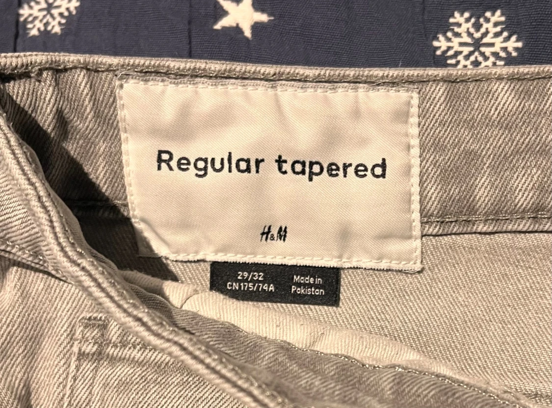 Två Regular Tapered jeans från H&M - 2