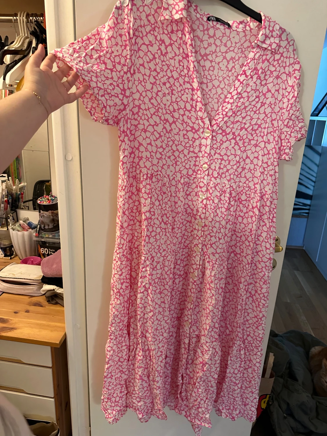 Blommig rosa långklänning från Zara strl: XL
